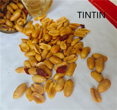 الفول السوداني المحمص المملح / حبات الفول السوداني المقلية مع الفلفل الحار / الفول السوداني المعلب